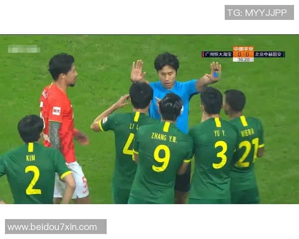 最近最火的足球球星是谁他的表现为何引发全球关注与热议