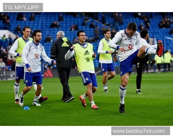 足球球星热身训练技巧揭秘 提升状态的必备步骤与方法