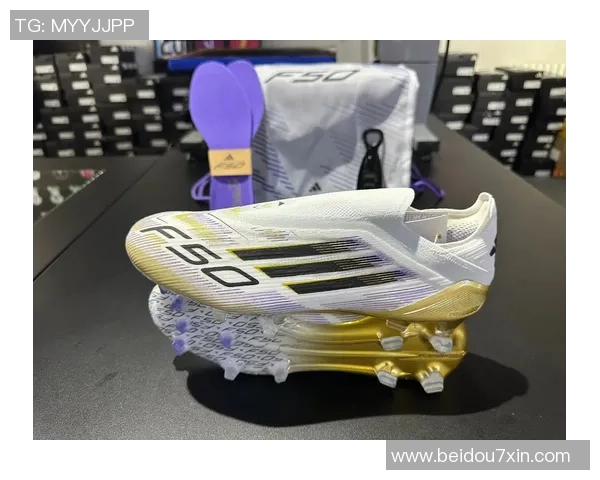 球星专属足球鞋设计艺术:全球顶级球员鞋款与个性化风格大解析 球星专属足球鞋设计艺术:全球顶级球员鞋款与个性化风格大解析