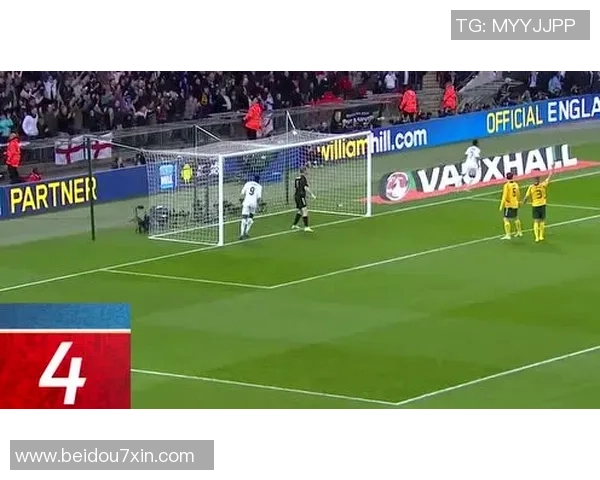 全球足球明星集结：九宫格呈现顶级球员风采与经典瞬间