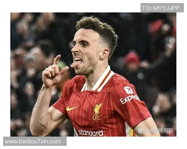 足球明星私下生活瞬间 揭开绿茵场外的真实面貌与日常点滴 足球明星私下生活瞬间 揭开绿茵场外的真实面貌与日常点滴