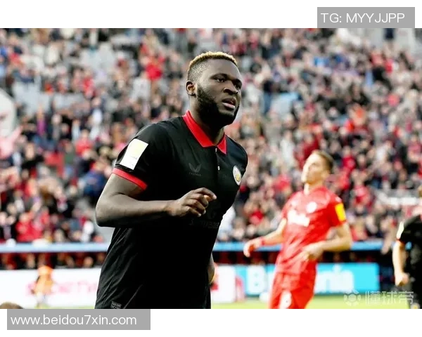 足球球星遮脸背后的秘密与挑战 揭开他们不为人知的隐私与压力 足球球星遮脸背后的秘密与挑战 揭开他们不为人知的隐私与压力